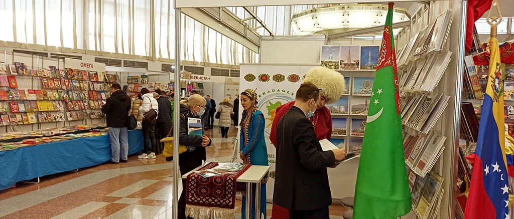 В столице Беларуси в среду открылась 29-я Минская международная книжная выставка-ярмарка, слоган которой «Река времени Батьковщины». Слоган поддерживает концепцию 2022 года в Республике Беларусь - Год исторической памяти.