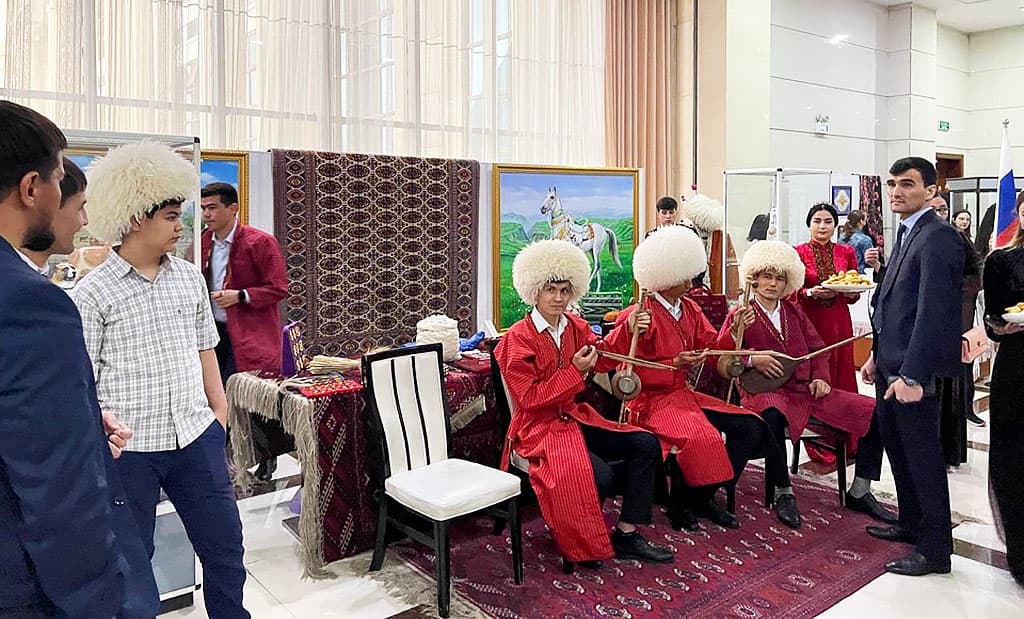 Türkmenistanyň Täjigistandaky Ilçihanasy Duşenbe şäherinde «Muzeýde agşam» atly halkara çäresine gatnaşdy