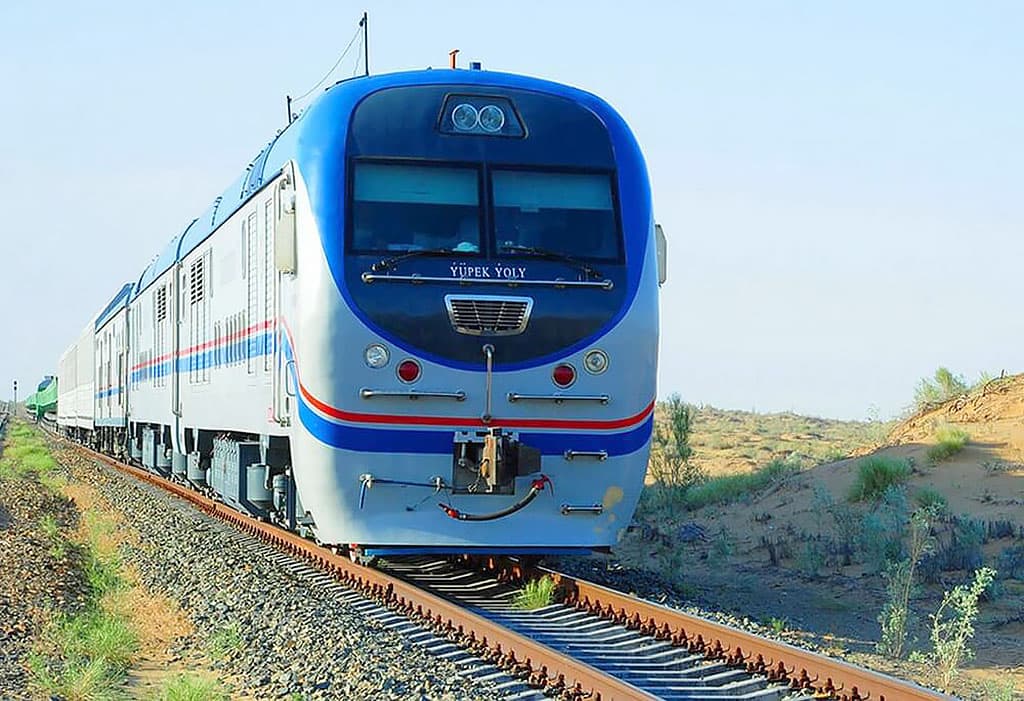 “Demirýollary” AGPJ zyýaratçylar üçin Aşgabat-Köneürgenç ugry boýunça ýörite otlyny gurnaýar