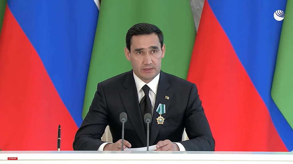 putin-vruchil-orden-druzhby-serdaru-berdymuhamedovu