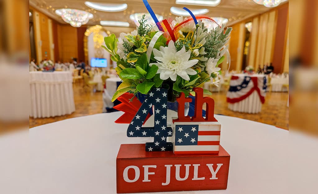 С днем рождения, Америка!