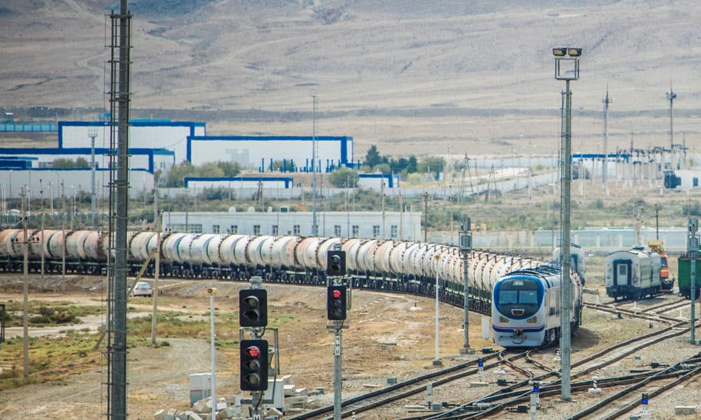 TDHÇMB-niň söwdalary: göni işlenilen benziniň bahasy 4%-den gowrak ýokarlandy