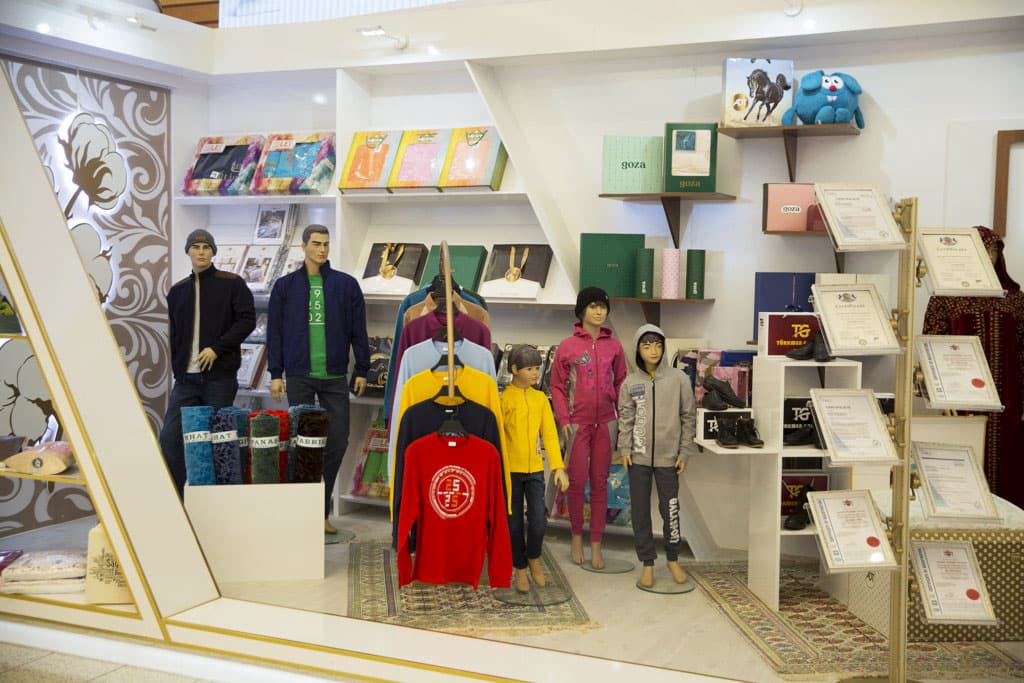 trading-scrmet-representatives-india-and-kyrgyzstan-purchased-textile-products