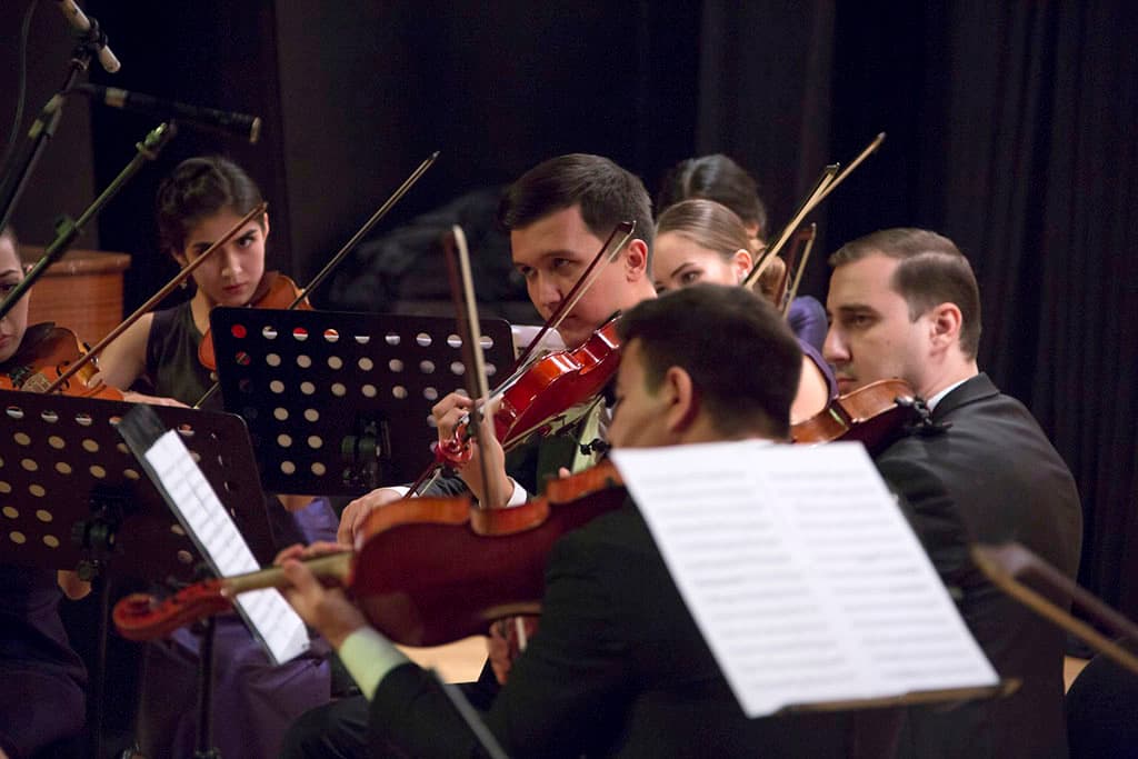 orkestr-pod-upravleniem-tahira-ataeva-dast-koncert-v-primorskom-gorode