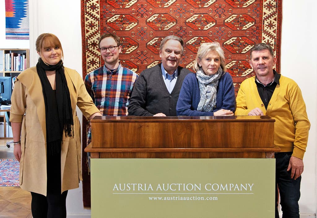 izyskannye-turkmenskie-kovry-na-aukcione-v-avstrii