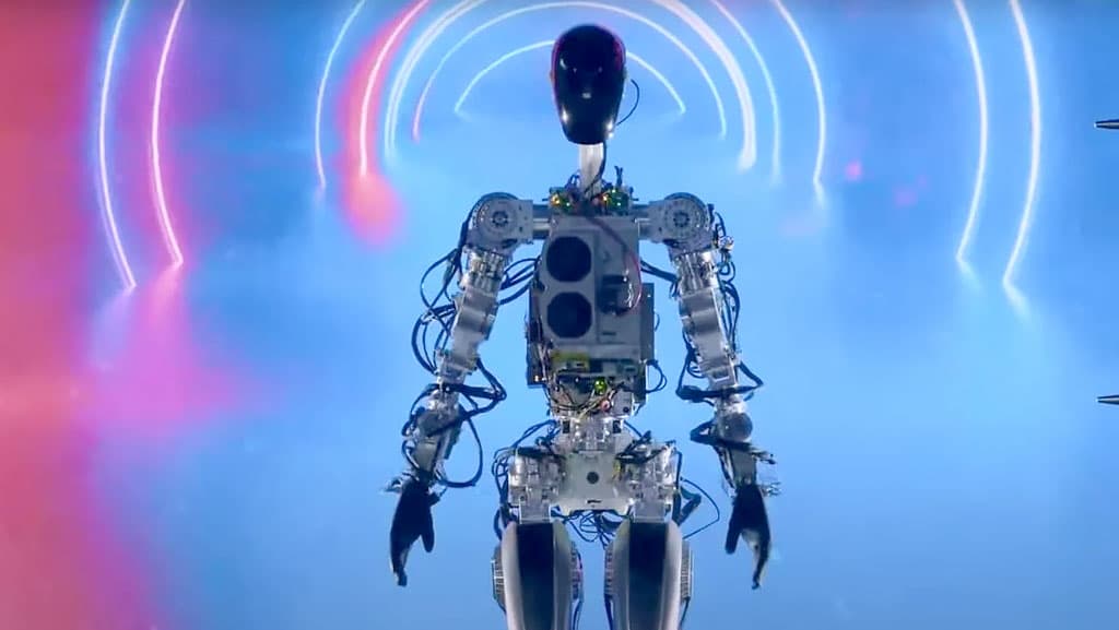 elon-musk-presented-prototype-humanoid-robot-tesla