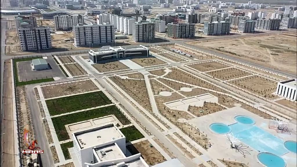 Gurbanguly Berdimuhamedow Ahalyň täze dolandyryş merkezinde sadaka berdi