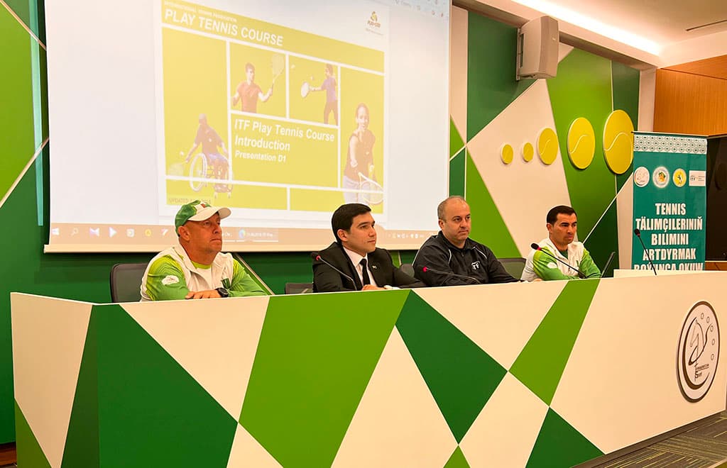 Представитель ITF провел семинар в Олимпийском городке Ашхабада