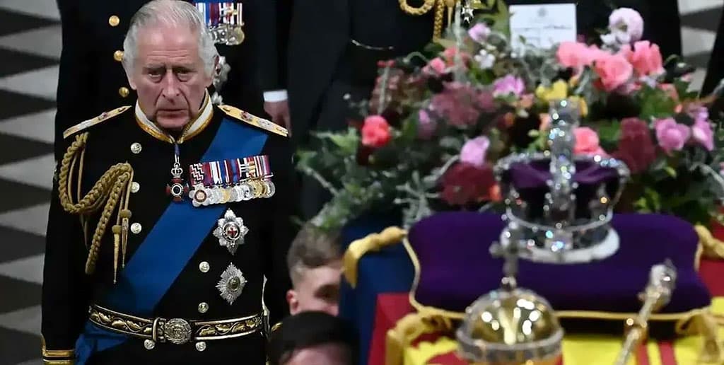 Karl III täç geýdirme dabarasy 6-njy maýda geçiriler