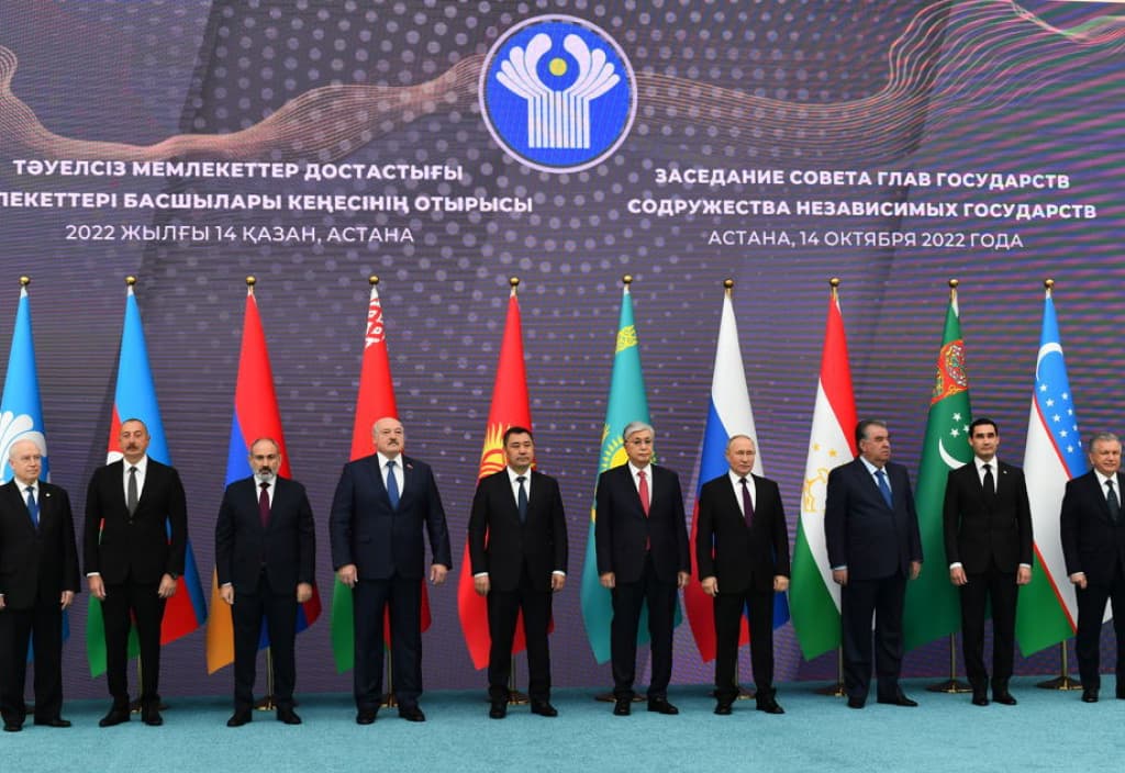 The leaders of the CIS countries began negotiations in a narrow format