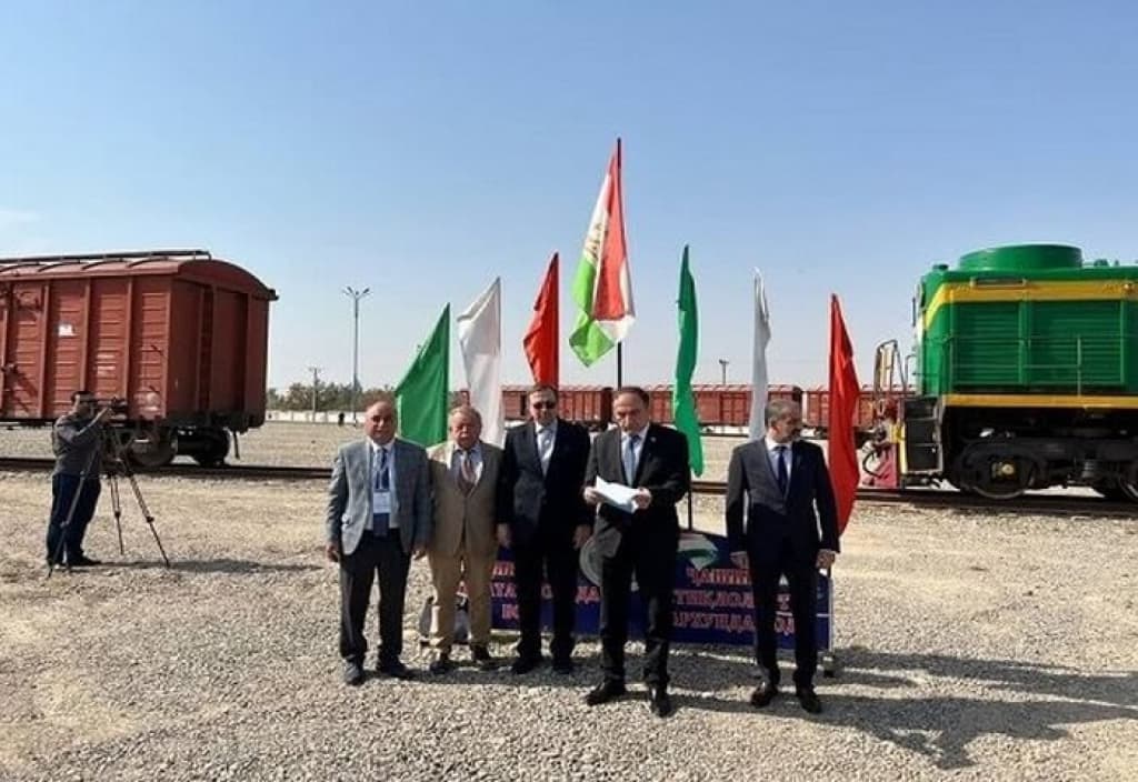 Täjigistan Türkmenistanyň üsti bilen täze ugurda Türkiýä ýük otlusyny iberdi