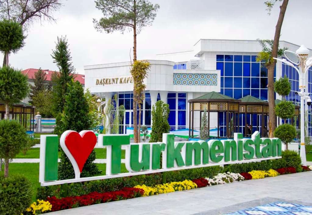 Türkmenistanyň we Özbegistanyň Prezidentleri Aşgabatda «Taşkent» seýilgähini açdylar