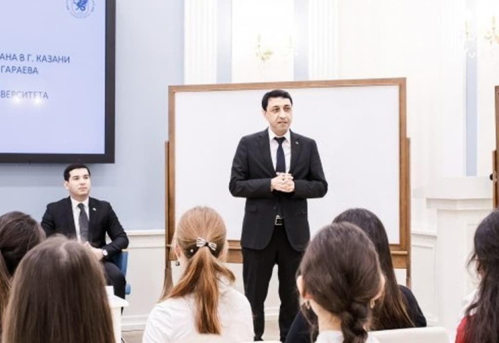 Türkmenistanyň Kazandaky Baş konsuly Kazan federal uniwersitetiniň rektory bilen hyzmatdaşlygyň geljegini ara alyp maslahatlaşdy