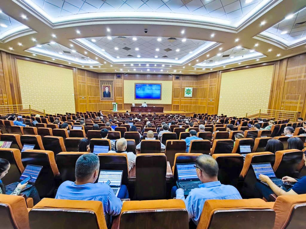 TDHÇMB-niň söwdalary: daşary we içerki bazarlarda nebit önümleri we halylar islegden peýdalandy