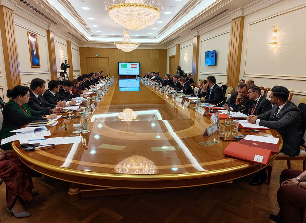 Aşgabat we Wena söwda hem-de senagat boýunça gatnaşyklarynyň gün tertibine gaýtadan seretdiler