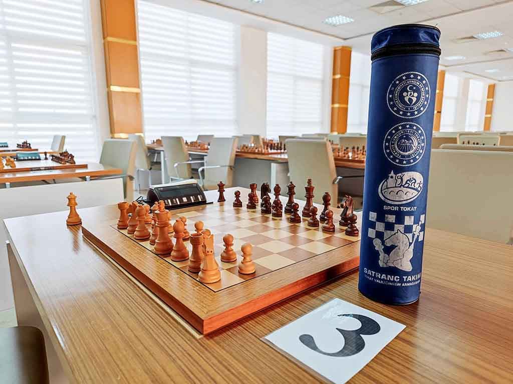 On whom does chess fortune smile?