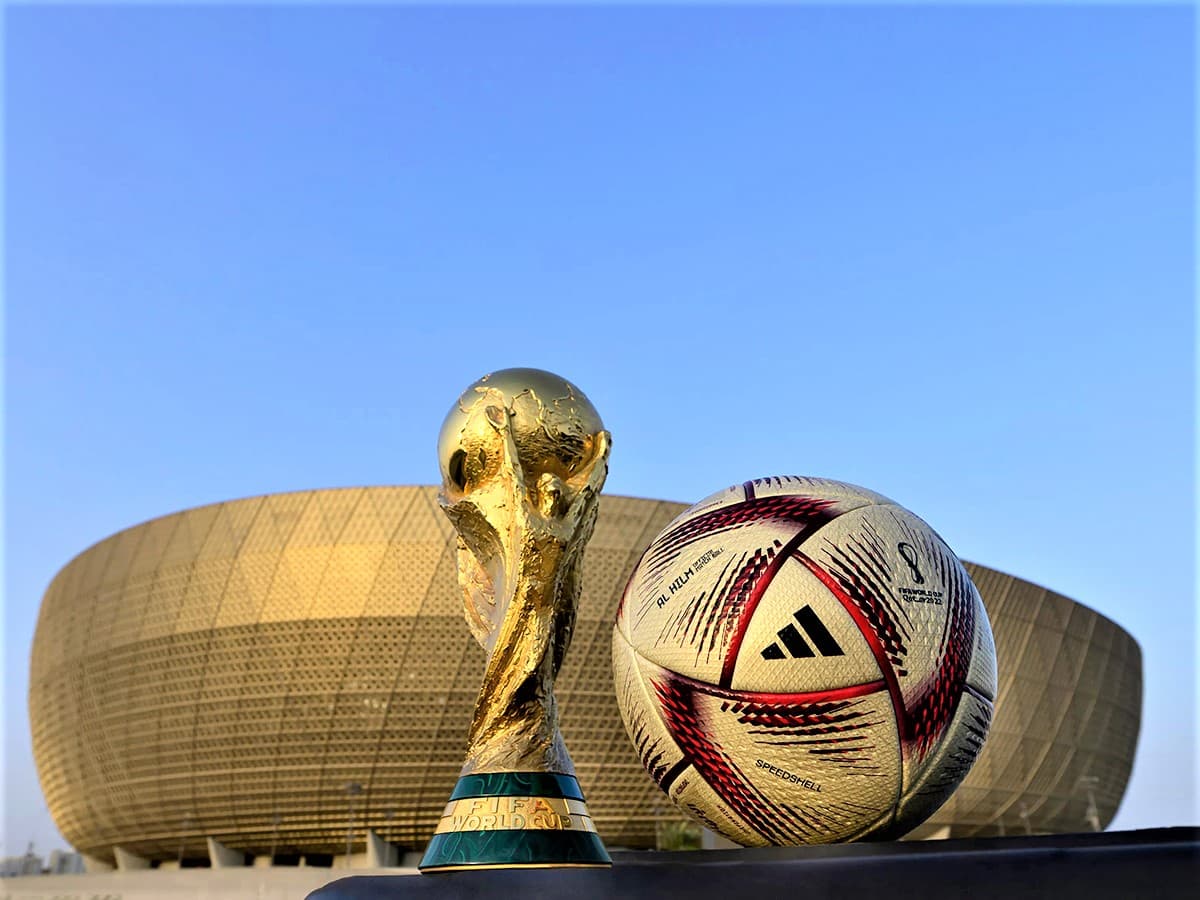 FIFA Katarda geçýän dünýä çempionatynyň ýarym final we final duşuşyklarynda oýnaljak resmi pökgini görkezdi