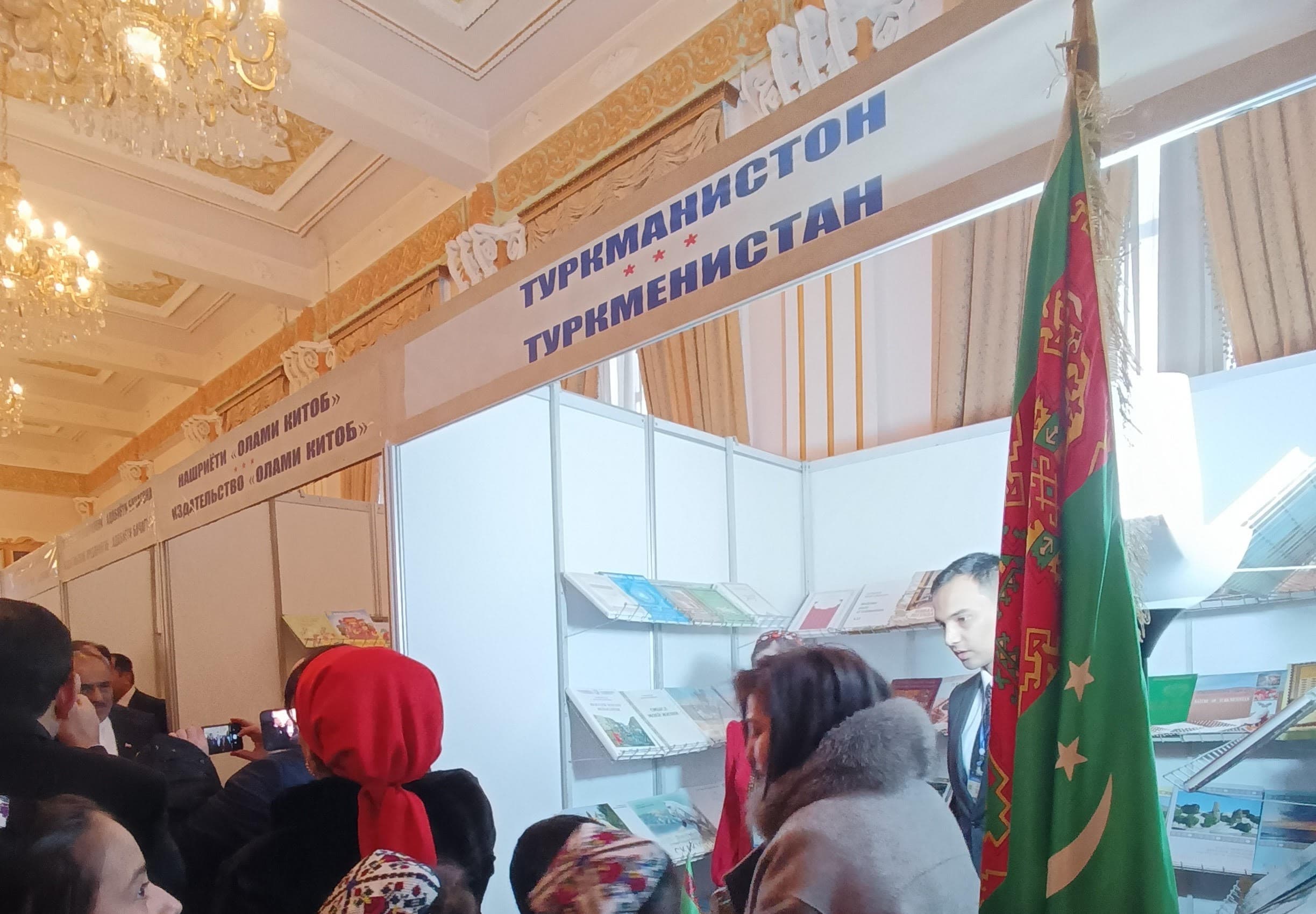 Türkmenistan Duşenbedäki Halkara kitap sergisine gatnaşýar