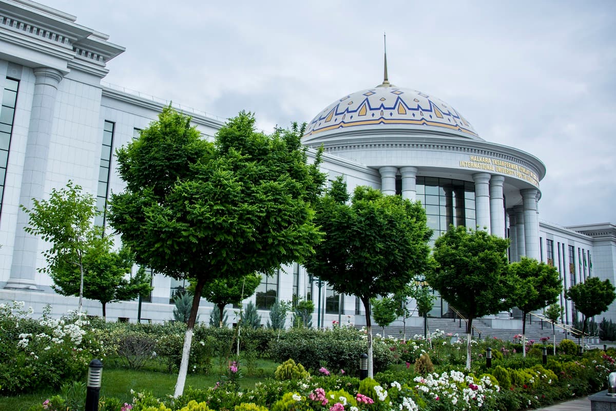 turkmenistanda-dasary-yurtlaryn-yokary-okuw-mekdeplerinin-sahamcalaryny-acmak-baradaky-mesele-owreniler