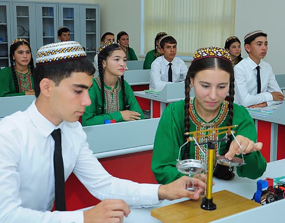 Paýtagtymyzdaky Oguz han adyndaky uniwersitet zehinli mekdep okuwçylary üçin tomusky lageri gurnar