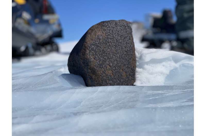 one-largest-meteorites-last-century-has-been-found-antarctica