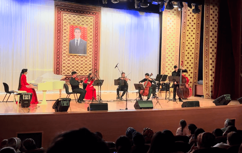 i-v-ashhabade-est-teper-svoya-kamerata