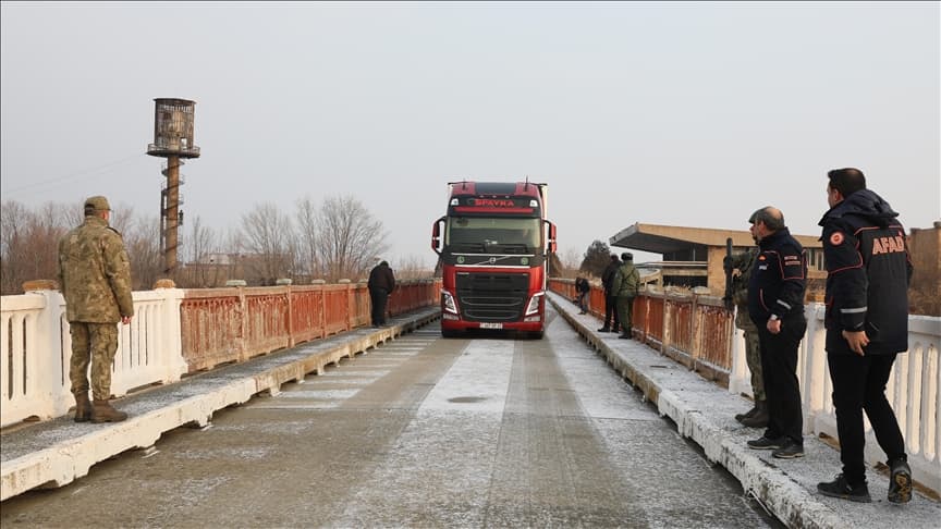 Turkey has opened the border with Armenia for the arrival of aid 35 years after the Spitak drama
