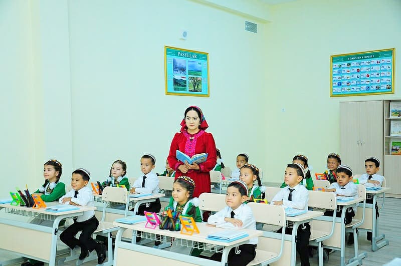 The salary of teachers should be worthy of their profession - President of Turkmenistan