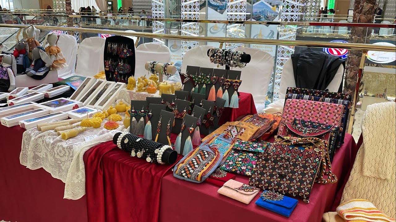 A fair of craftsmen dedicated to Valentine's Day was held in Ashgabat