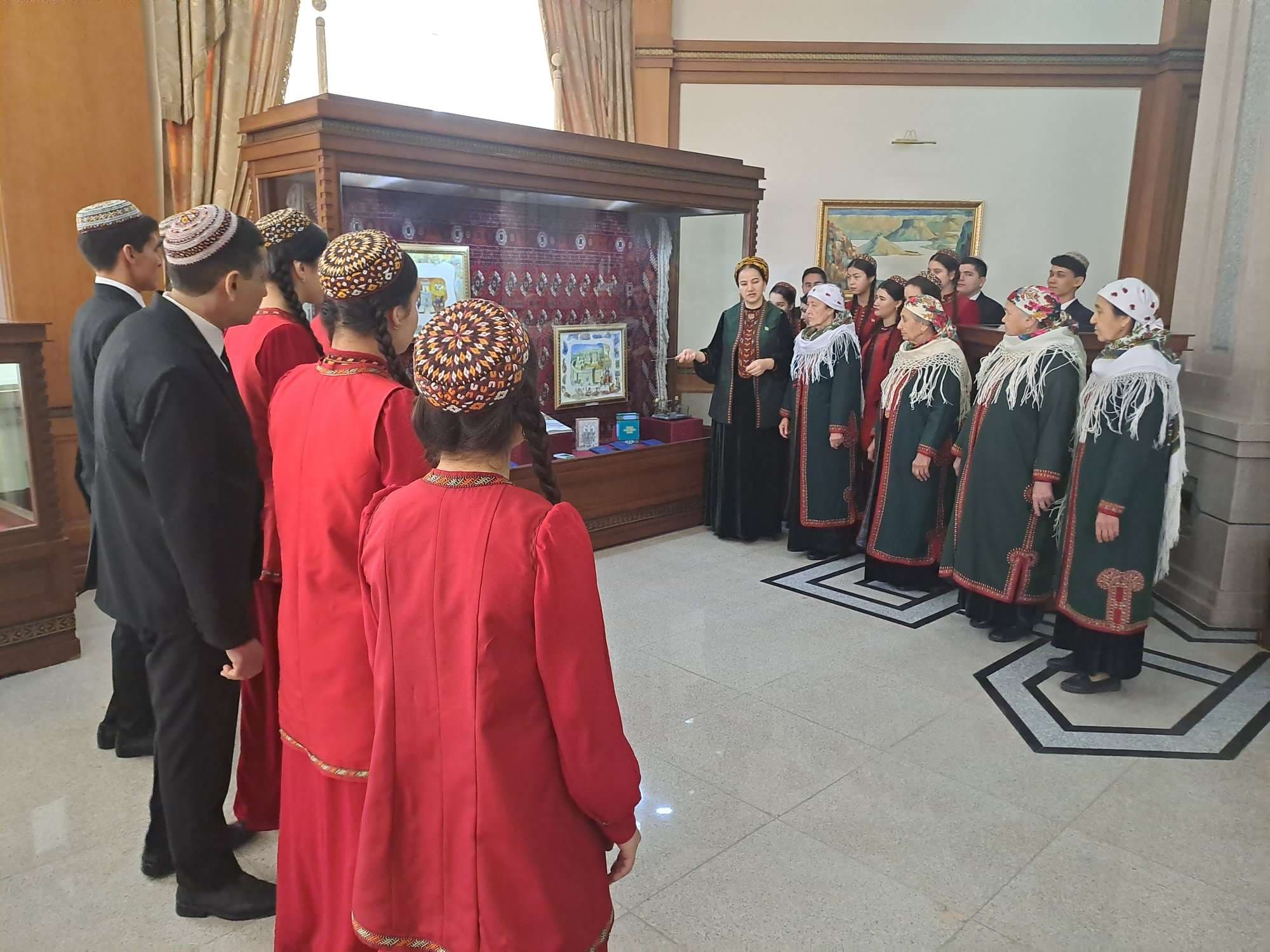 The Mary Museum invited representatives of the younger and older generations to the exhibition