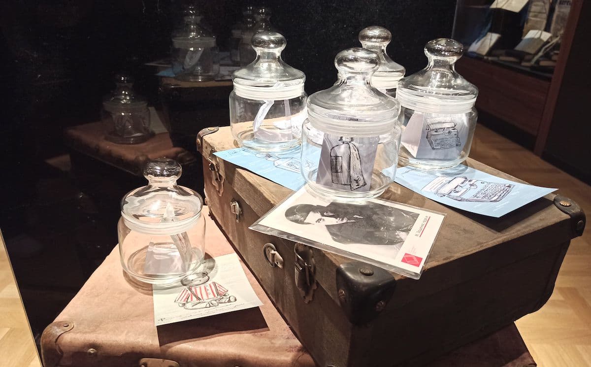 "We read with our nose" - an exhibition of book fragrances opened in St. Petersburg
