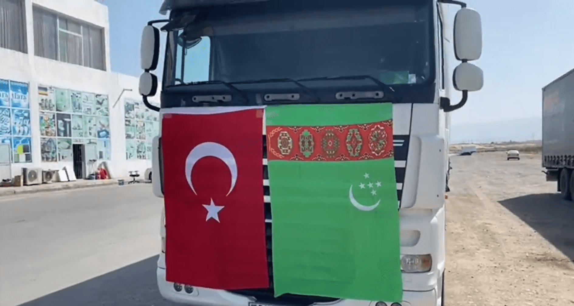 Türkmenistandan Türkiýä ýene-de 8 tonnadan gowrak ynsanperwerlik ýük ugradyldy