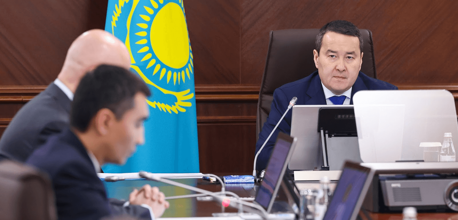 Казахстан планирует вместе с КНР развивать транзит грузов по Транскаспийскому маршруту