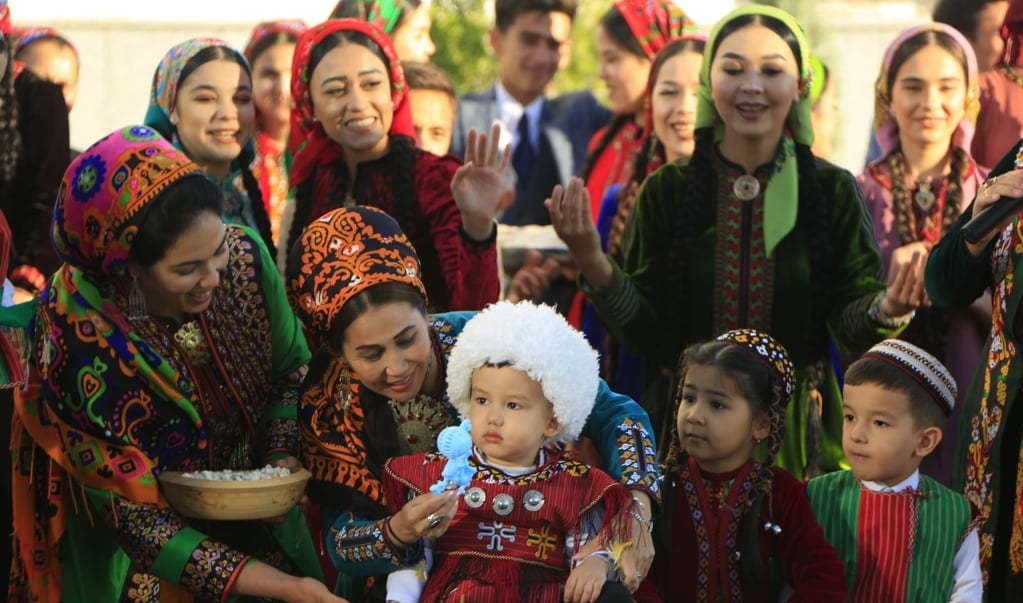 Türkmenistanda 285 köp çagaly enelere "Ene mähri" hormatly ady dakylar
