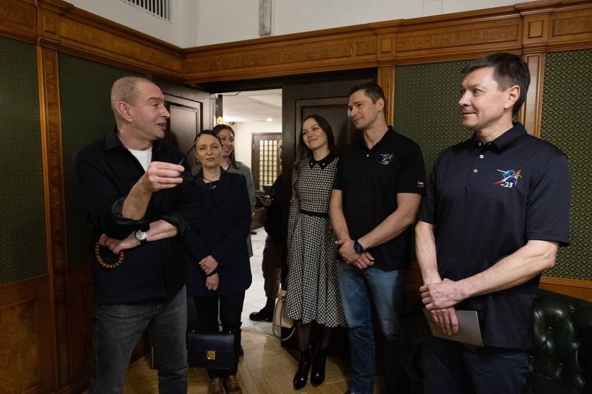 kononenko-promised-khabensky-lay-new-tradition-cosmonauts