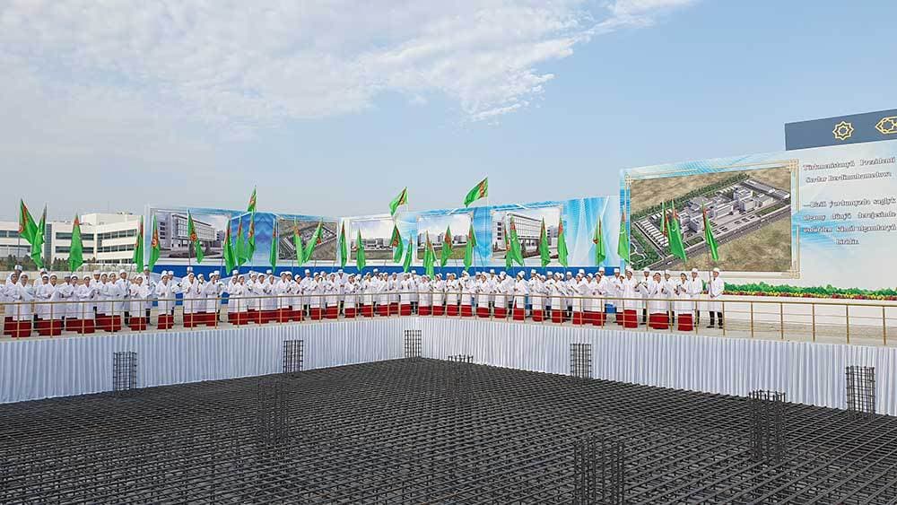 Aşgabatda üç iri lukmançylyk merkezleriniň gurluşygyna badalga berildi