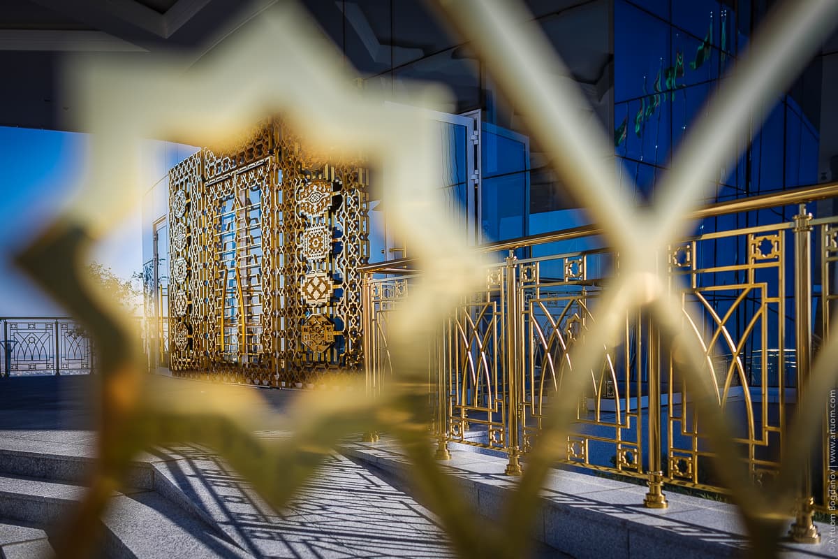 president-serdar-berdimuhamedov-received-head-french-company-bouygues