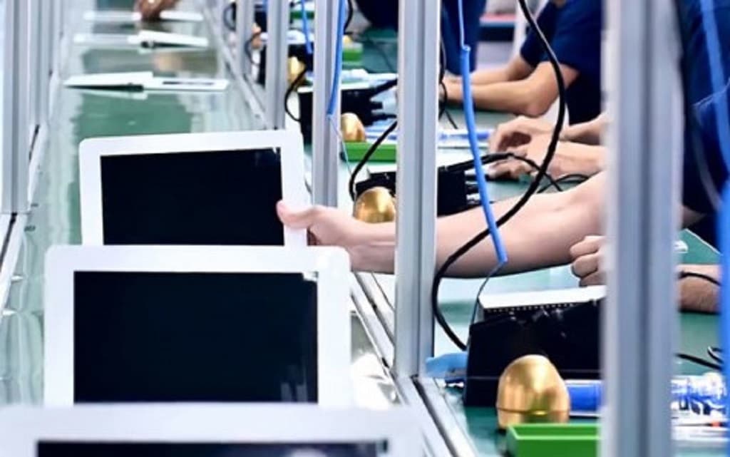 turkmen-technology-companies-produce-educational-laptops-first-graders