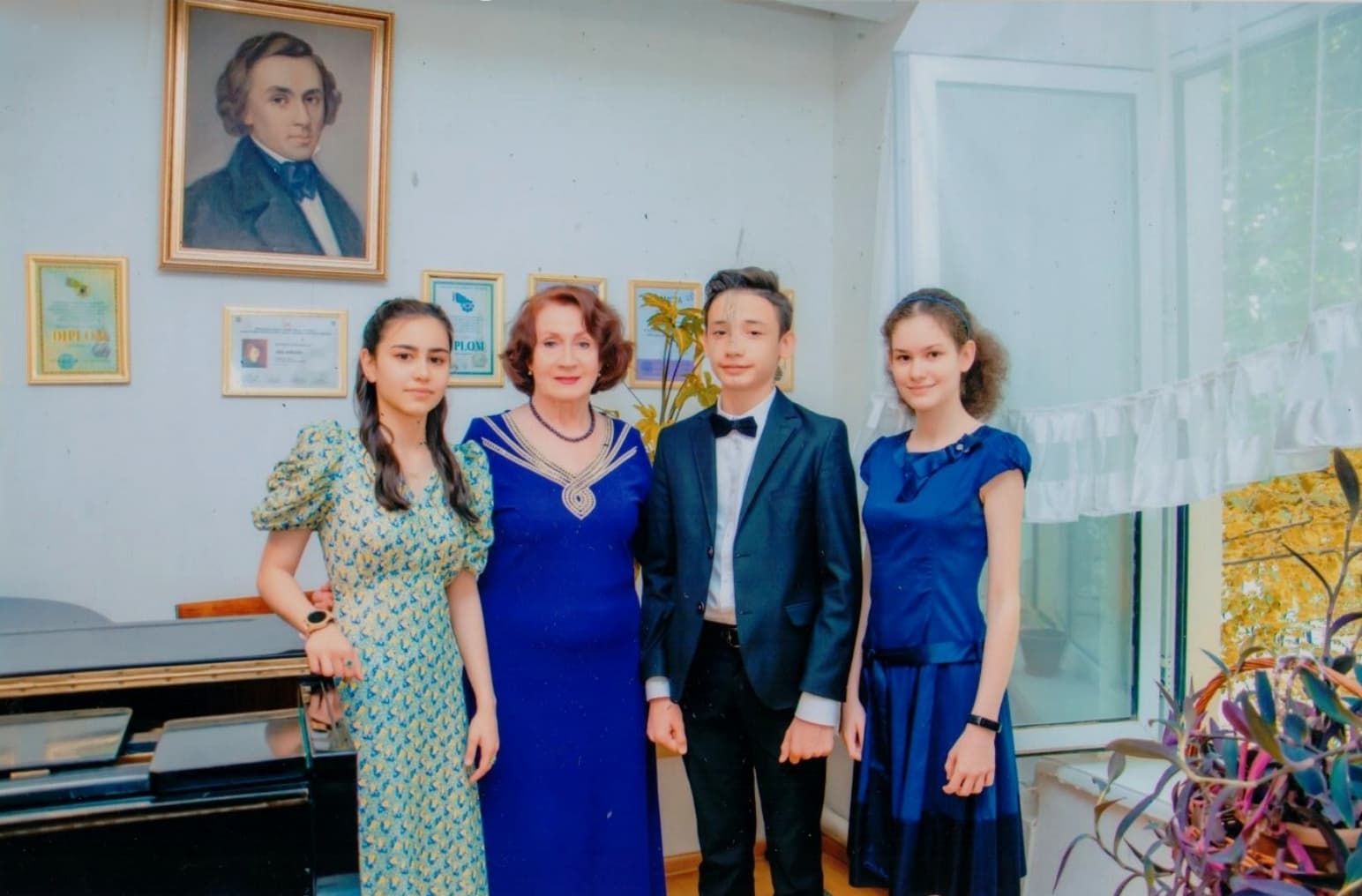 There is no drama anymore, there are only scales: the mentor of young pianists and her galaxy