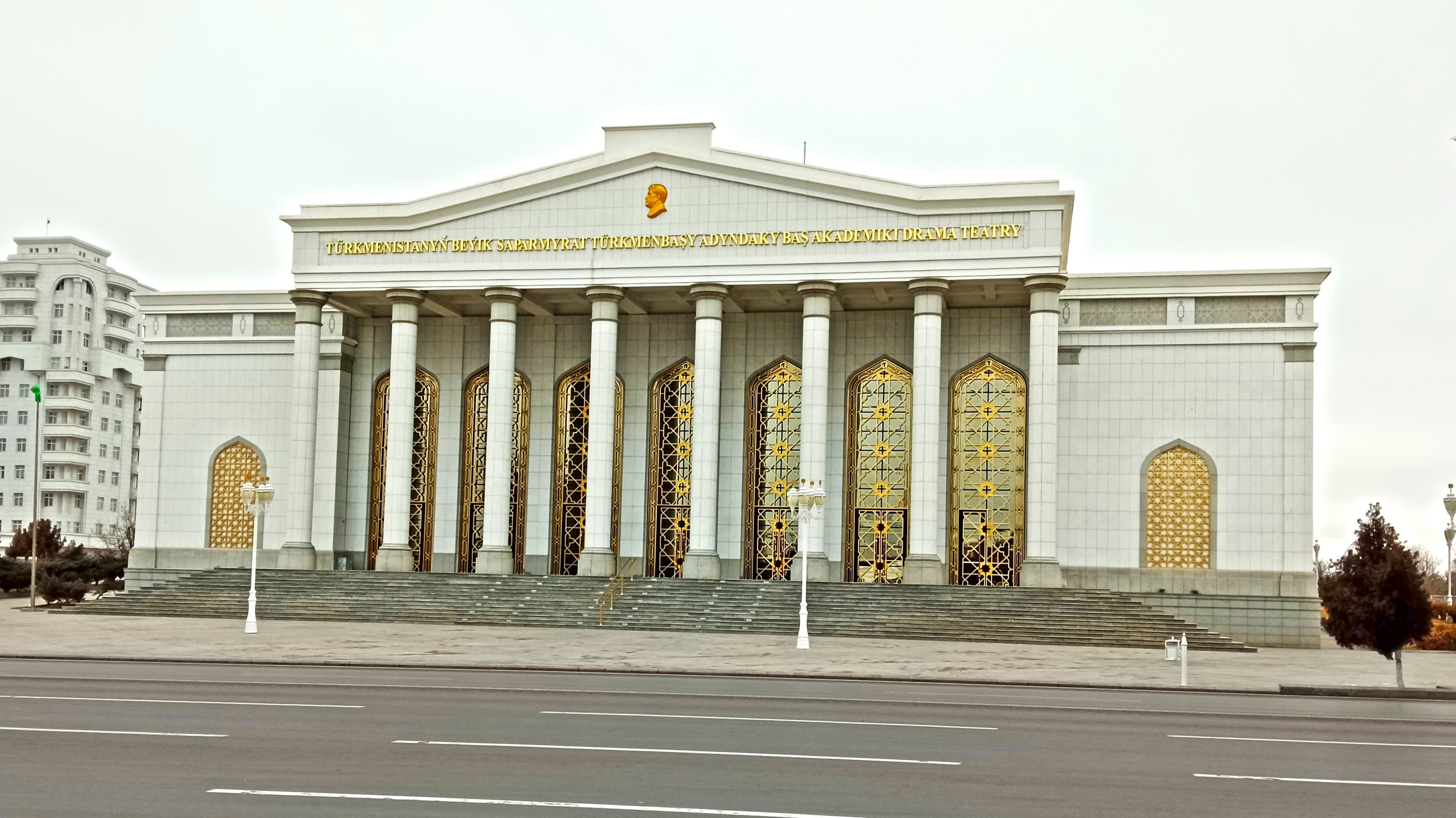 Репертуар Главного академического драматического театра Туркменистана имени Великого Сапармурата Туркменбаши на 1-2 апреля