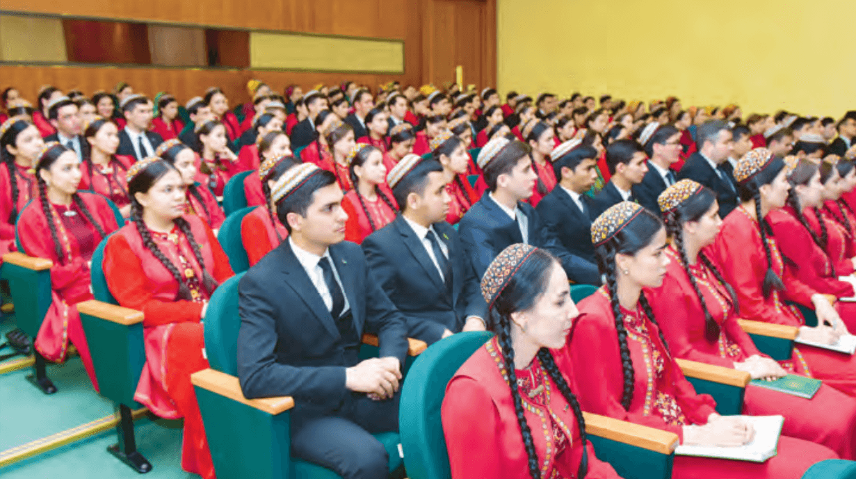 turkmenskaya-izdatelskaya-sluzhba-organizovala-vstrechu-avtorov-v-centre-svobodnogo-tvorchestva