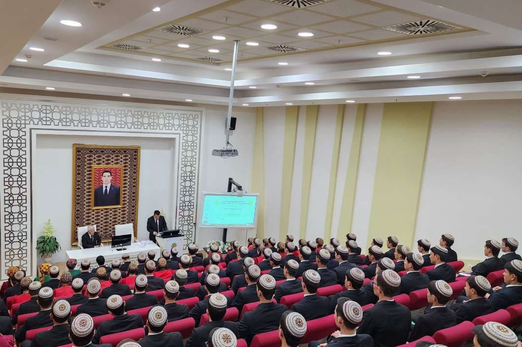 В туркменском вузе провели конференцию в честь 78-ой годовщины Победы