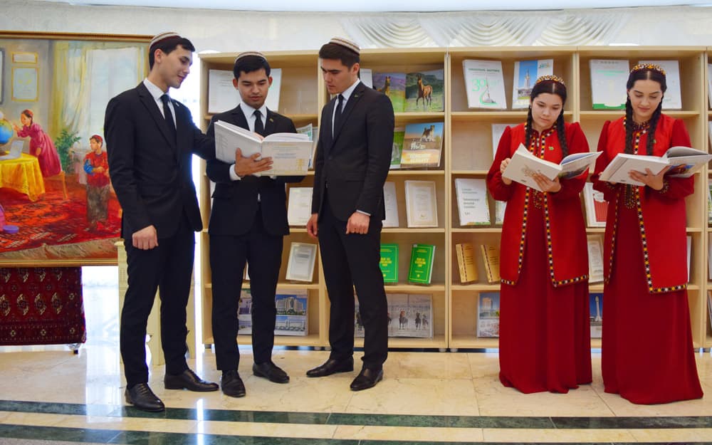 «Taze Alem» bookstore will hold a book exhibition