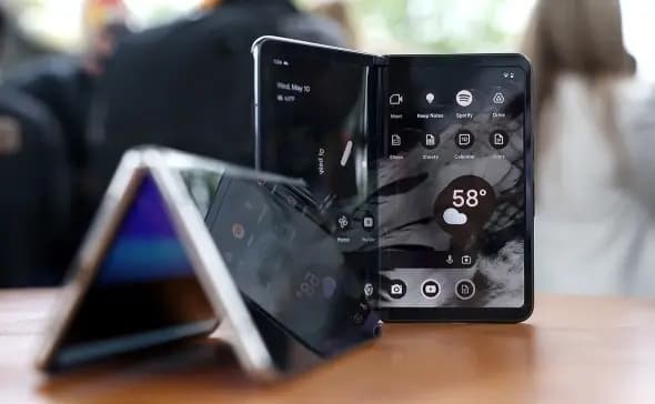 Google представила свой первый складной телефон Pixel Fold
