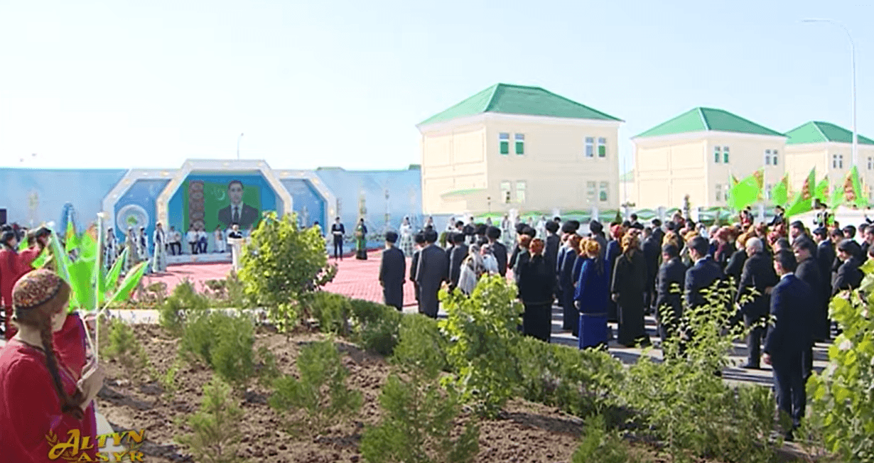 23 новых коттеджа открыли в столичном жилом комплексе Чоганлы