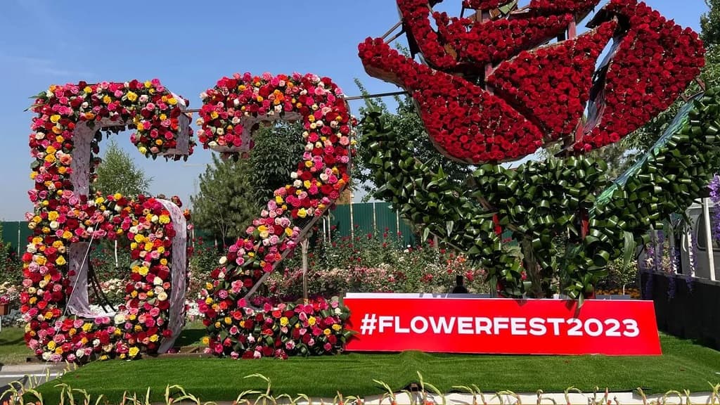 mezhdunarodnyj-festival-cvetov-otkrylsya-v-uzbekskom-gorode-namangan