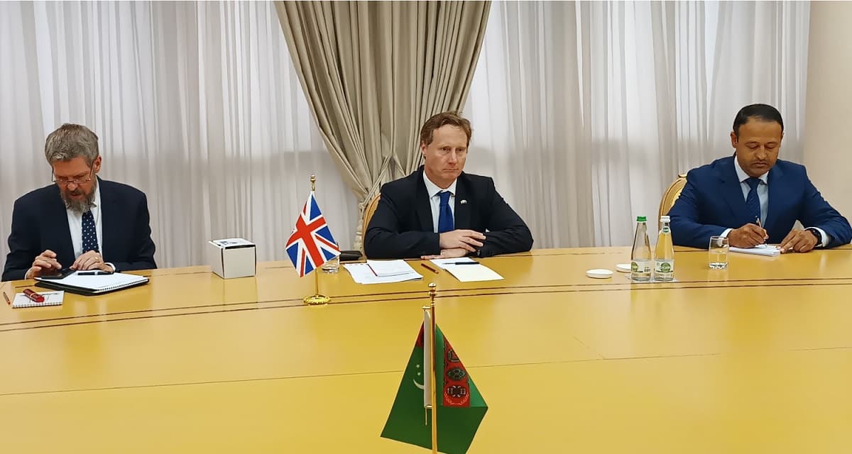 Новый посол Великобритании Стивен Конлон прибыл в Ашхабад