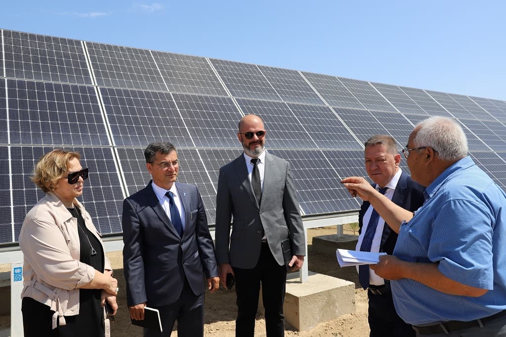 solnechnuyu-elektrostanciyu-moshchnostyu-370-kvt-vveli-v-ekspluataciyu-v-turisticheskoj-zone-avaza