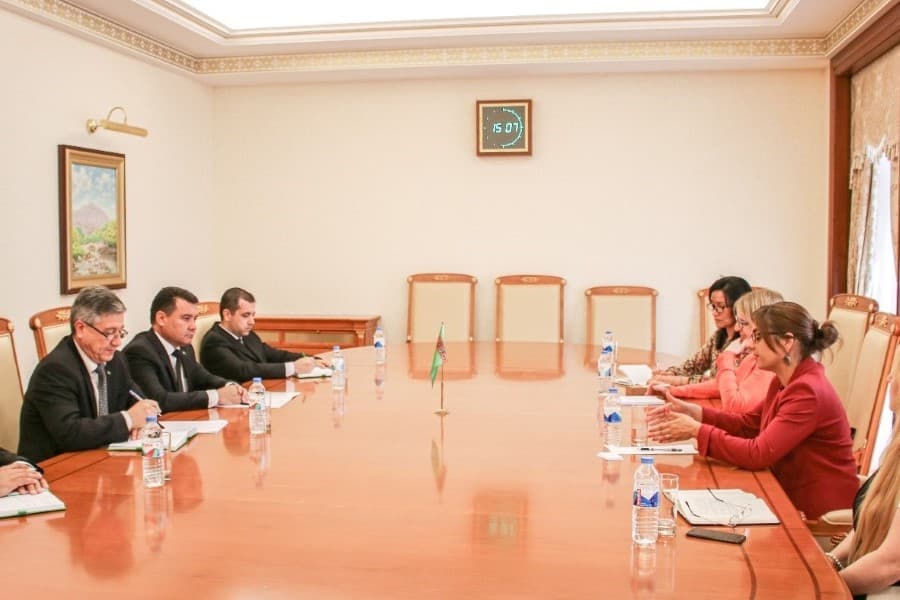 turkmen-gumrukcileri-nemes-diplomatlary-bilen-sowda-amallaryny-yonekeylesdirmegi-ara-alyp-maslahatlasdylar