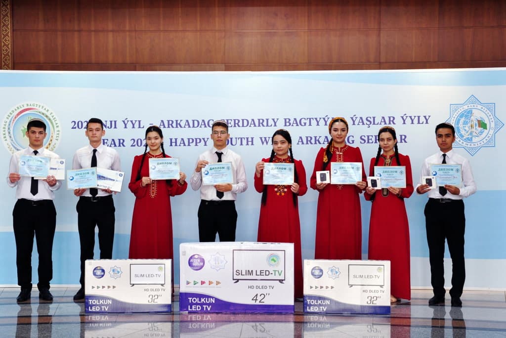 v-turkmenistane-podveli-itogi-konkursa-statej-na-russkom-yazyke